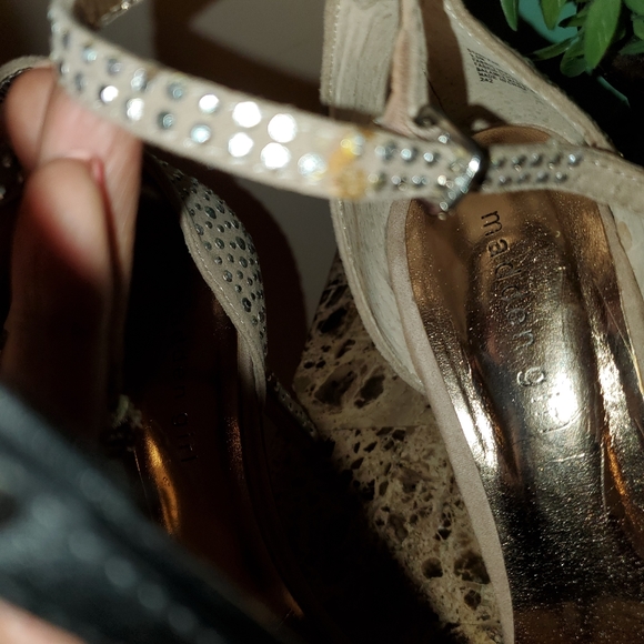 Steve Madden Taupe sparkly Heels. - Picture 5 of 10